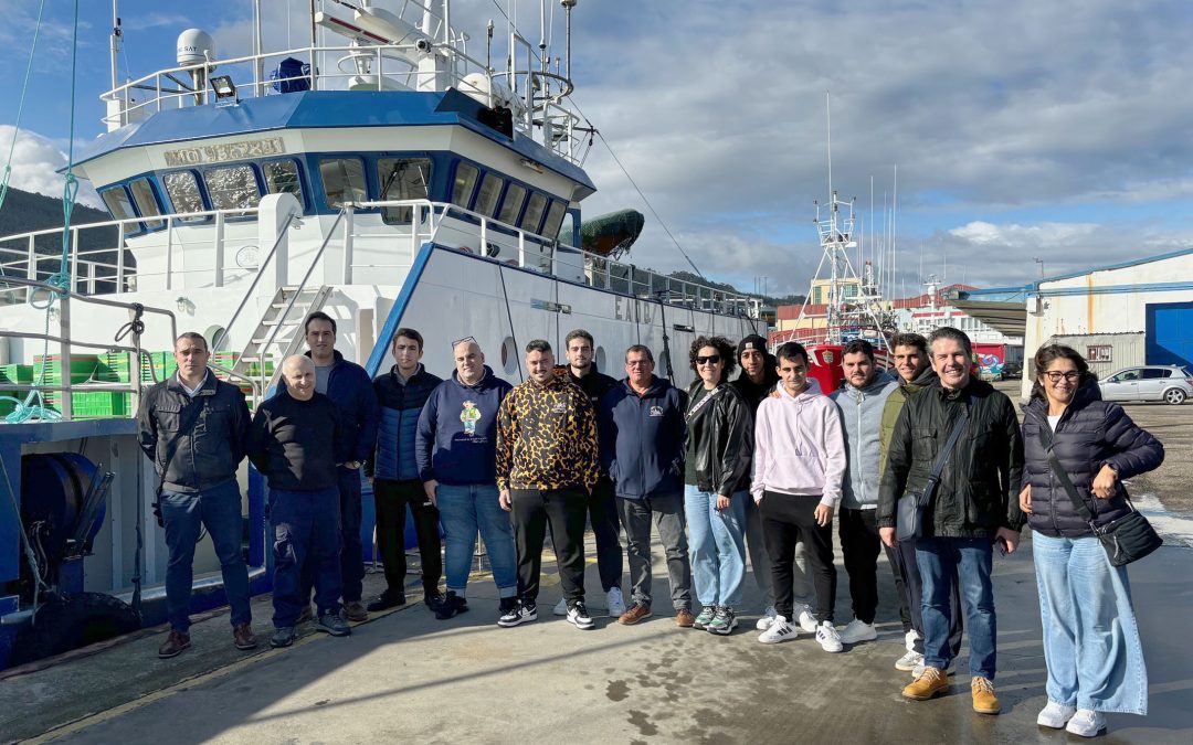 ALUMNOS DE LA EONP FERROL VISITARON EL PUERTO DE BURELA