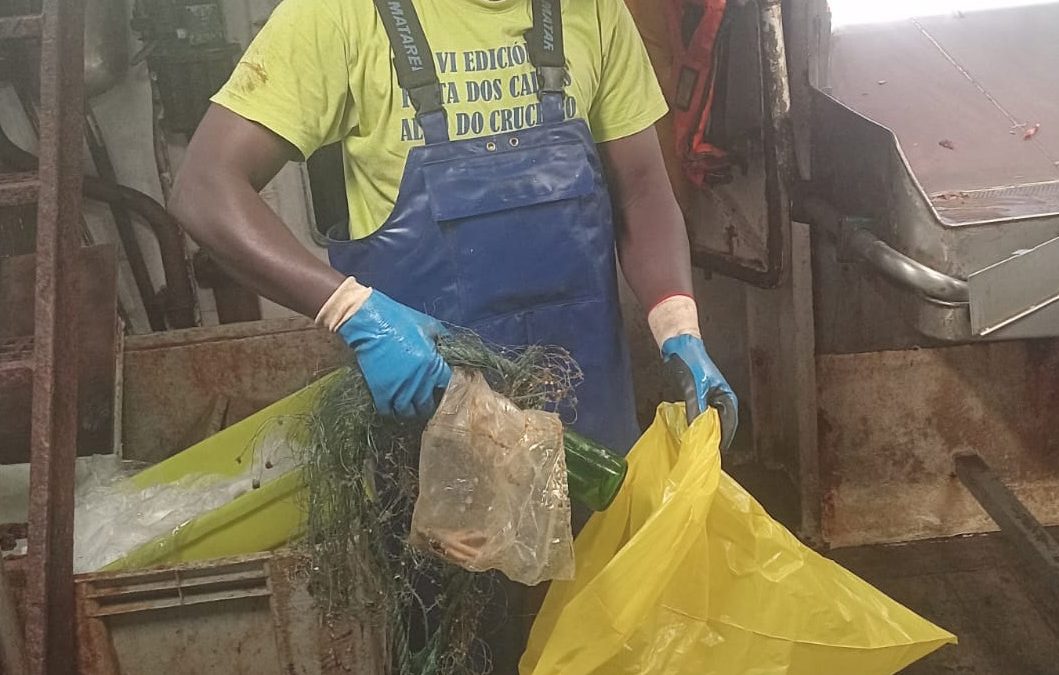 DESDE EL PUERTO DE BURELA APOSTAMOS POR UN MAR LIMPIO Y UN OCÉANO SANO