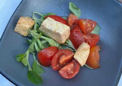 5 Ensalada de Marrajo con canónigos y tomate fresco